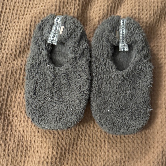 Cozy Gray Women's Slippers - Picture 1 of 2